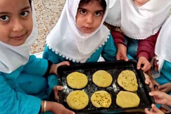 بوی نانِ تازه در کلاس پیچید