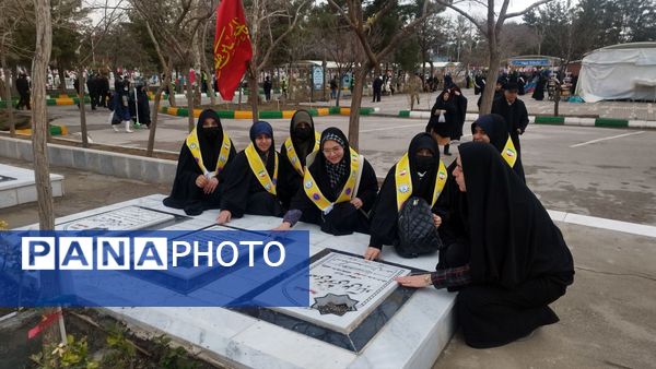 آیین غبارروبی و عطرافشانی مزار شهدا  