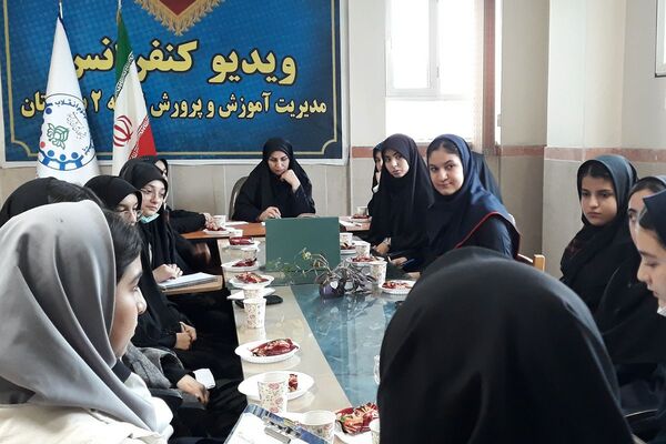 رقابت دانش‌آموزان منتخب در انتخابات منطقه‌ای شورای دانش‌آموزی بهارستان دو