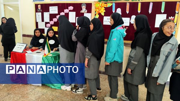 انتخابات شورای دانش‌آموزی در دبیرستان ولایت 