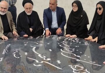 ادای احترام سخنگوی دولت به شهدای گمنام و آرامگاه قیصر امین‌پور در گتوند