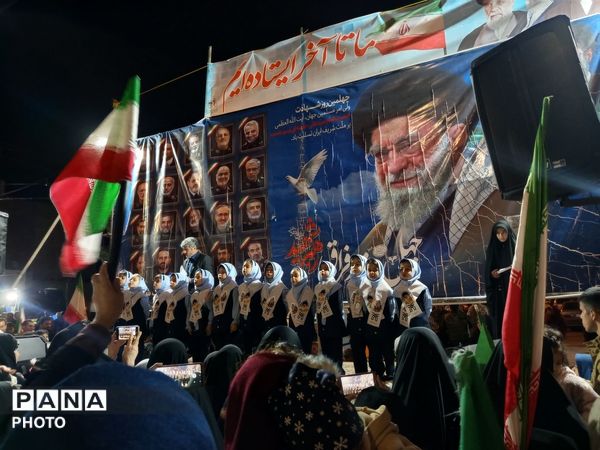 تجمع شبانهٔ شهروندان در پنجاه‌ونهمین شب یادبود در بلوار فضل