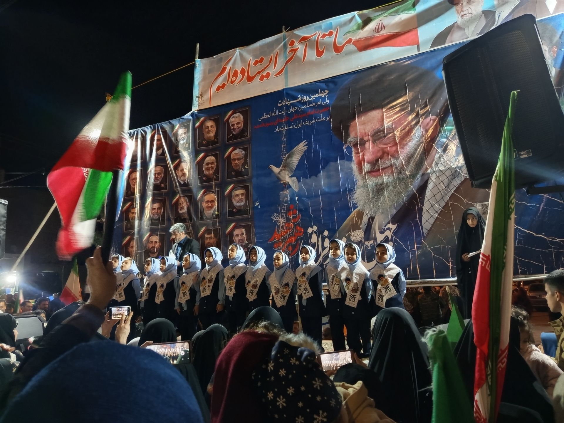 تجمع شبانهٔ شهروندان در پنجاه‌ونهمین شب یادبود در بلوار فضل