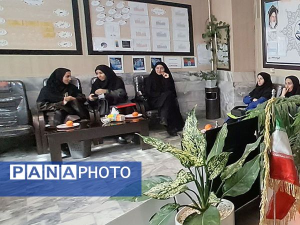 جلسه شورای دبیران مدرسه انیس خوش قدم ناحیه دو 