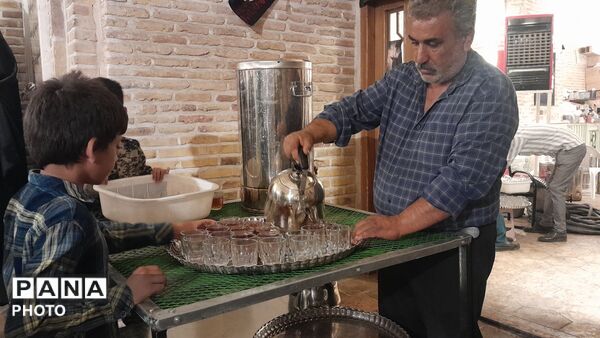  خدمت رسانی چایخانه حضرت زهرا 