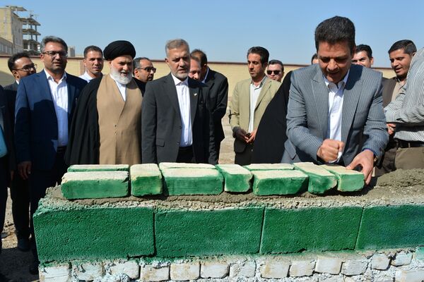 حاج مجید خوئی و بانو کمپانی، سازندگان ۹ کلاس جدید برای دختران بهارستانی