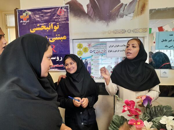 جلسه توجیهی  سلامت بانوان در دبیرستان مادرمهربان خلیل آباد