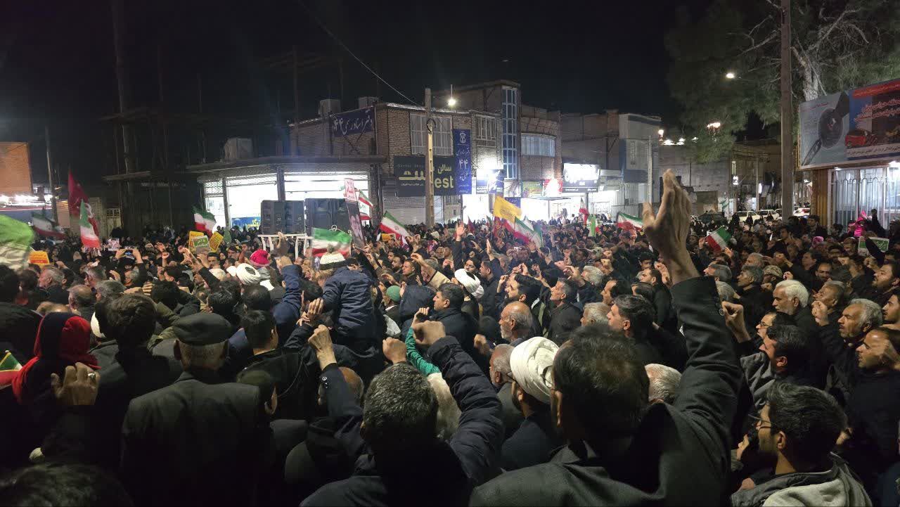 میدان مرکزی خلیل‌آباد‌ مملو از عاشقان انقلاب