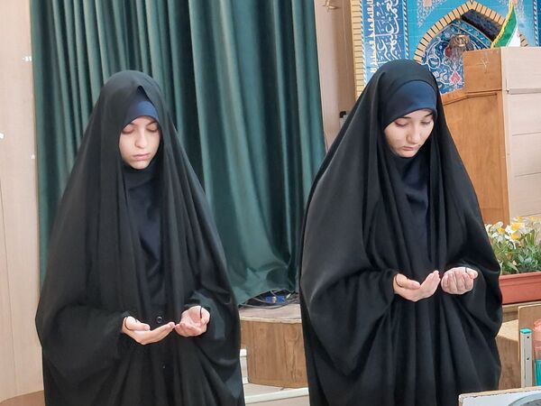 جشن ولادت امام حسن عسکری(ع) در دبیرستان شاهد شهید کلانتری ناحیه 1 کرج 