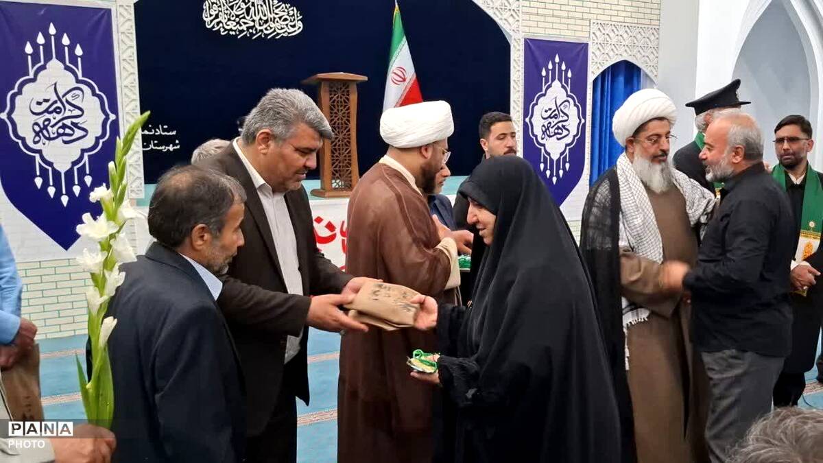 تجلیل از خانواده شهدا با کاروان «زیر سایه خورشید» در شهرستان ساوجبلاغ
