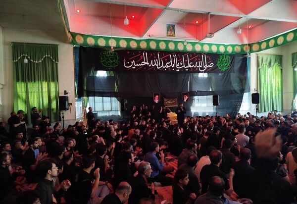 مراسم ظهر تاسوعا حسینی در مسجد شهدای گمنام 