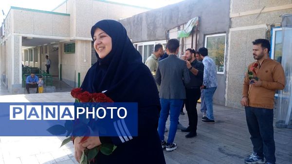 قدردانی پیشتازان دبستان شهید نجفی فدافن از پرستاران بیمارستان حضرت ابوالفضل 