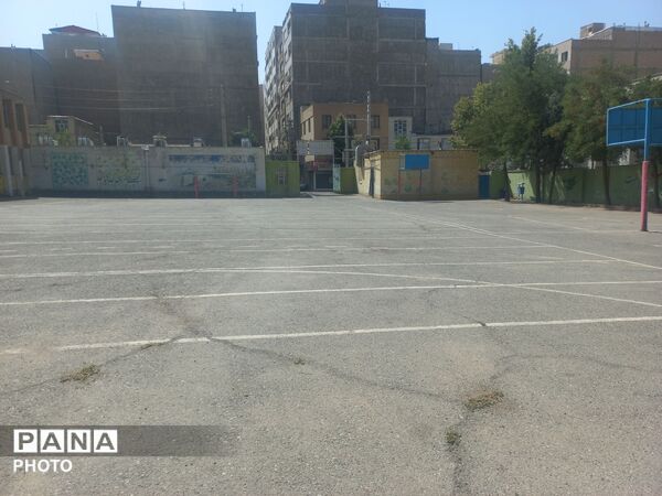 بازدید مدیر آموزش و پرورش ناحیه ۴ کرج از مدرسه تزکیه اسکان زائران رهبر شهید
