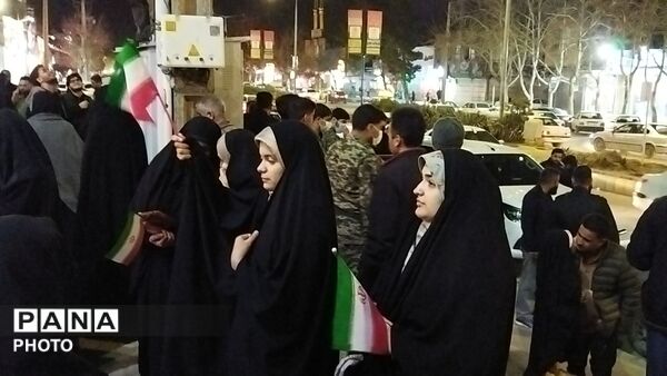 تجدید بیعت با رهبری توسط مردم نیشابور 
