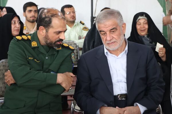 ثبت اثر انگشت هزار دانش‌آموز یزدی پای پرچم ایران