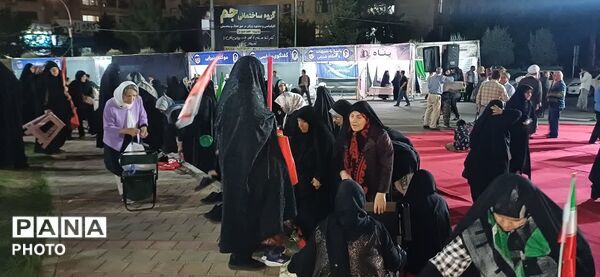 حضور ادامه دار مردم مهستان در میدان 