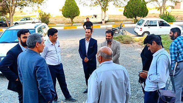 فرماندار کاشمر از سالن و چمن مصنوعی روستای قوژد بازدید کرد