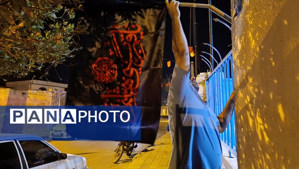 حسینیه حضرت ابوالفضل(ع) در استقبال از ماه محرم سیاه پوش و غبارروبی شد