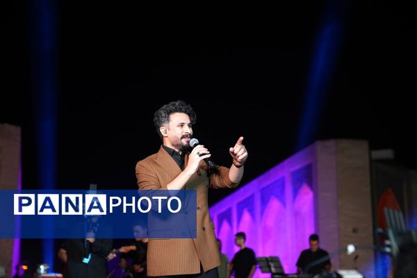 استقبال پرشور مردم از جشن امت ماه در اصفهان