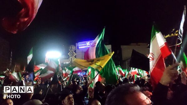 تشییع ۴ شهید ناو دنا در میدان جمهوری