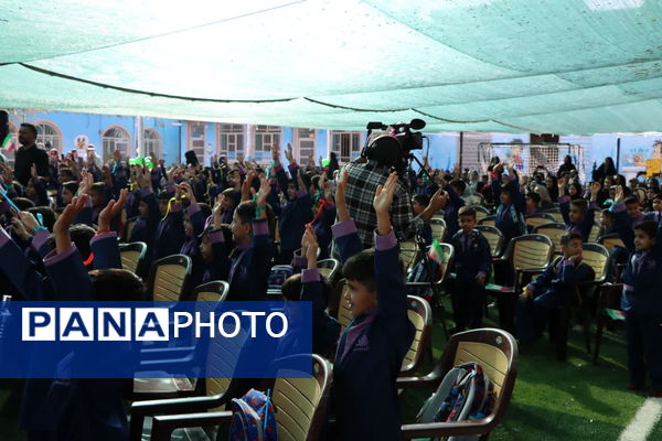 نواخته شدن زنگ شکوفه‌ها در یزد