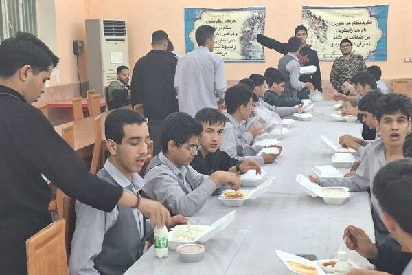 حضور دانش‌آموزان دبیرستان فرهنگیان شهید بهشتی ناحیه 2 شهرری در اردوی راهیان نور 