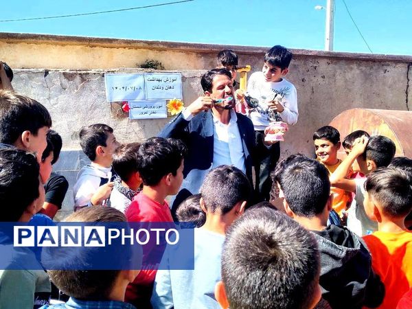 هر دانش‌آموز یک مسواک