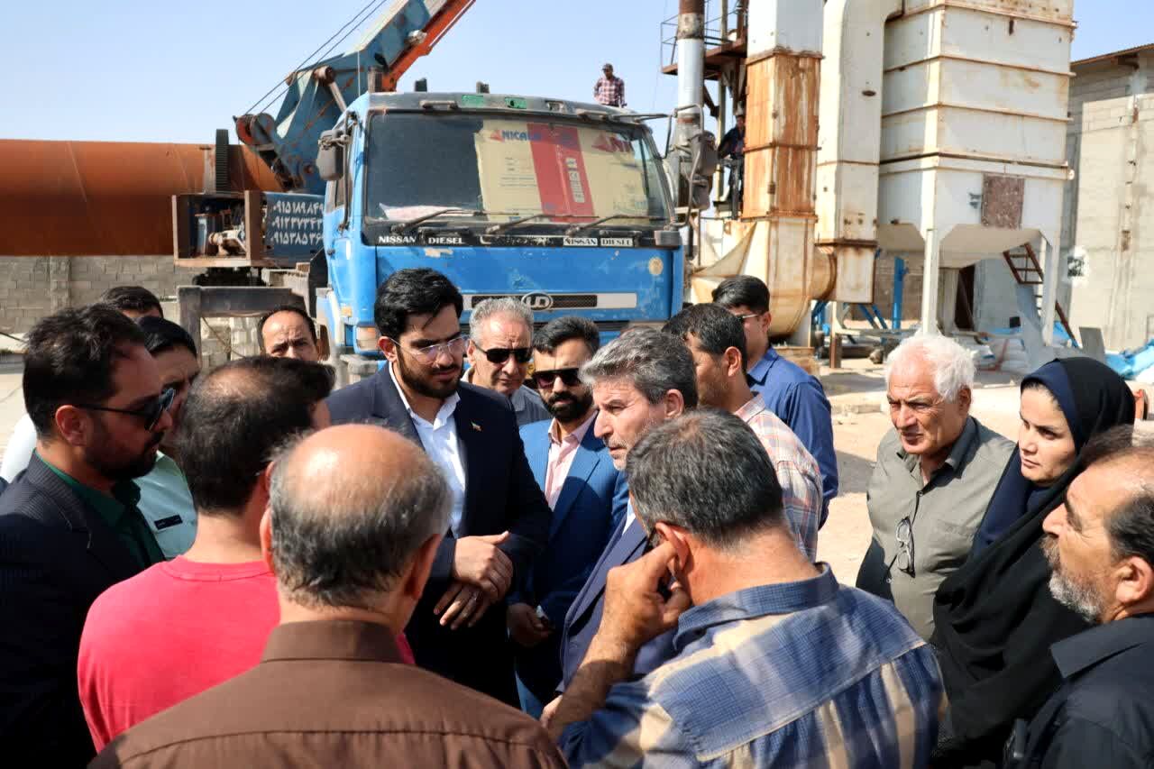 بازدید فرماندار شهرستان جاجرم از کارخانه تولید آلفا آلومینیوم