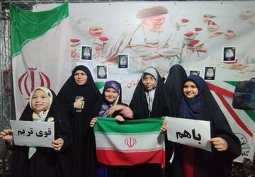غرفه تشکل‌های دانش‌آموزی در رویداد با هم قوی‌تریم 