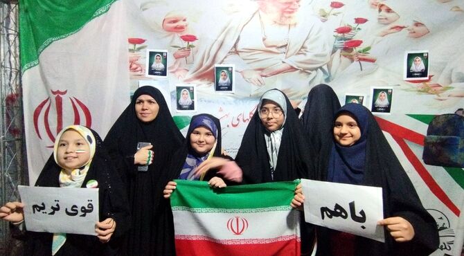 غرفه تشکل‌های دانش‌آموزی در رویداد با هم قوی‌تریم 