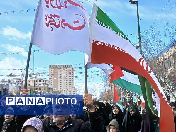 حضور پرشور مردم مشهدی در راهپیمایی ۲۲ بهمن 