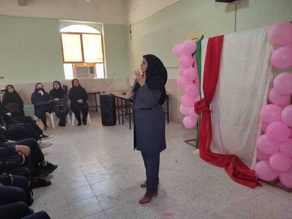 جشن میلاد حضرت زینب(س) و بزرگداشت روز پرستار در هنرستان زهرای مرضیه بندرعباس