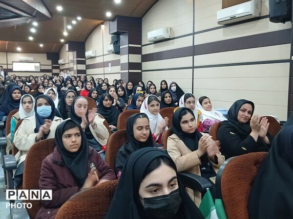 پژوهشگران جوان خرم‌آباد در آیین تجلیل جشنواره پژوهش‌سراها خوش درخشیدند