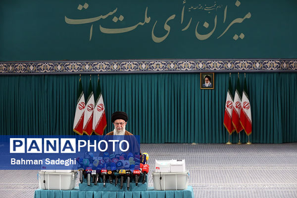حضور رهبر معظم انقلاب در رای گیری مرحله‌ دوم انتخابات مجلس

