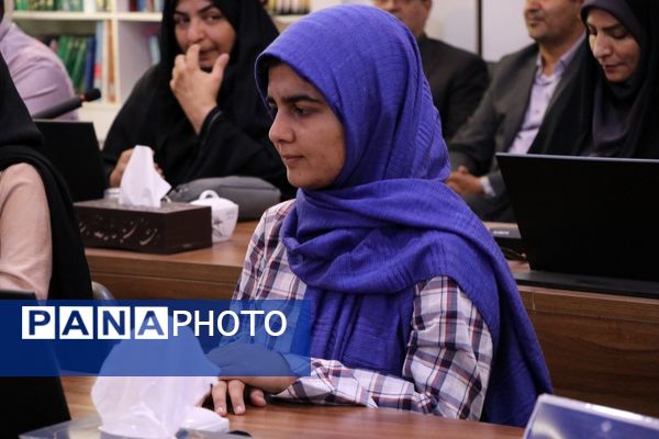 تجلیل از دانش آموزان افتخارآفرین خراسان رضوی در کنکور سراسری و مدال آور در المپیادهای علمی جهانی