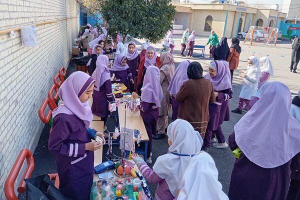 بازارچه دانش‌آموزی در دبستان شاهد شهید محمدرضا کشاورز 