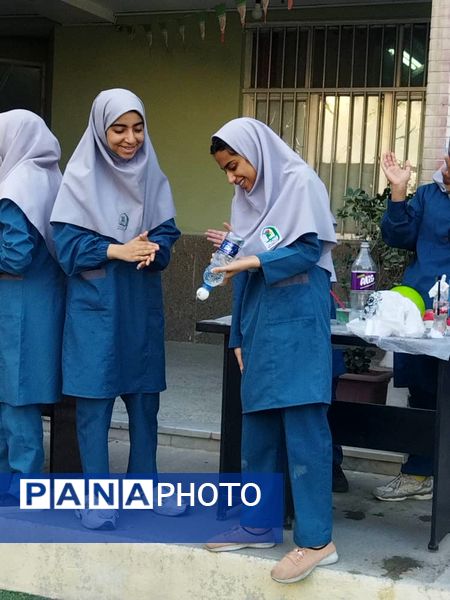 جشن دانش شهرستان میناب در روز آزمایشگاه 