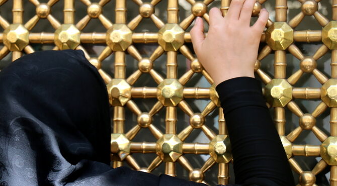 حال و هوای زائران حرم مطهر رضوی در ظهر تاسوعا