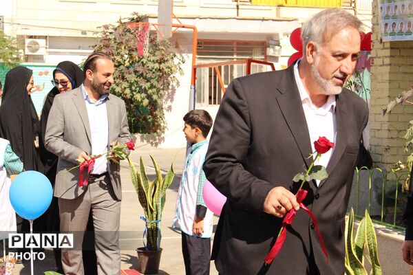 شکوفه‌های امید، مهمانان کوچک مدرسه