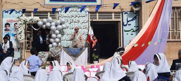 همزمان با سی و یکم شهریور ماه  زنگ شکوفه ها در مدارس باخرز به صدا درآمد