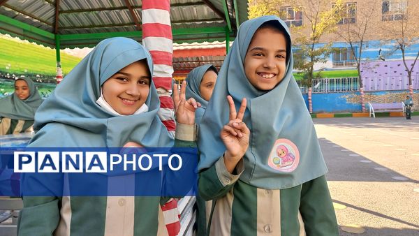 انتخابات شورای دانش آموزی در دبستان شاهد تحقیقی ناحیه ۶