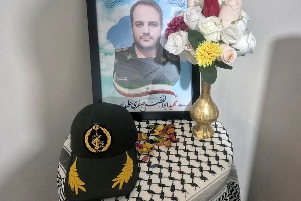 دیدار دانش آموزان فرزانگان با خانواده شهید صفری علمدار