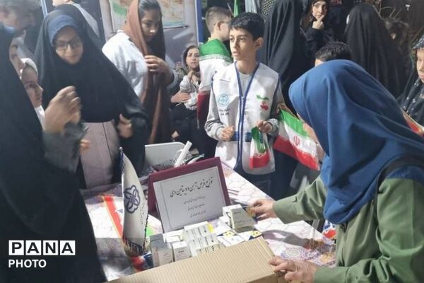 برپایی ایستگاه سلامت با حضور سفیران سلامت دانش‌آموزی ناحیه 2 شهرری در میدان نماز