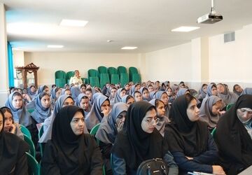 کارگاه آموزشی پلیس فتا و مبارزه با موادمخدر در دبیرستان فرشته دلیجان