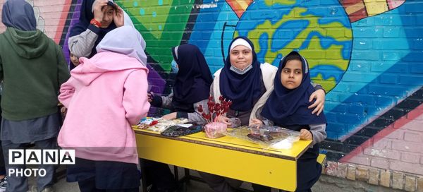 بازارچه در آموزشگاه موحدین  تبادکان مشهد