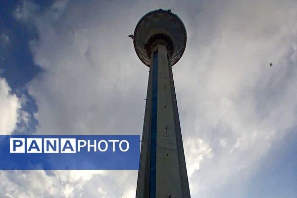 بازدید دانش آموزان ناحیه دو شهرری از نمایشگاه صنایع دستی برج میلاد 