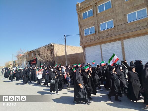 برپایی سفره بزرگ اطعام افطار در مسجد علی اکبر شهرستان قرچک