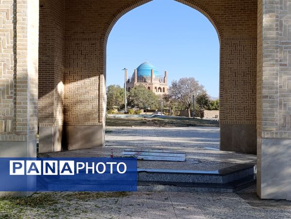 غبار روبی مزار شهدای گمنام شهرستان سلطانیه 