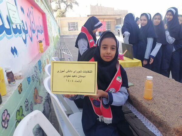 مراسم انتخابات شورای دانش آموزی در دبیرستان ناهید نخودی 