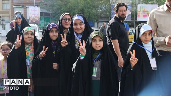 اولین جشن تکلیف دخترانه در تجمعات شبانه